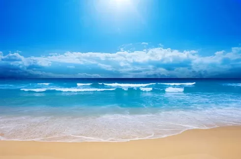 دانلود رایگان عکس با کیفیت دریا و آسمان آبی